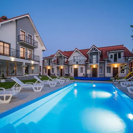 Rewit Dom Goscinny Z Podgrzewanym Basenem Rewal Exterior foto