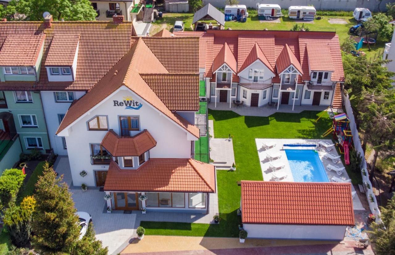 Rewit Z Podgrzewanym Basenem Privatunterkunft Rewal